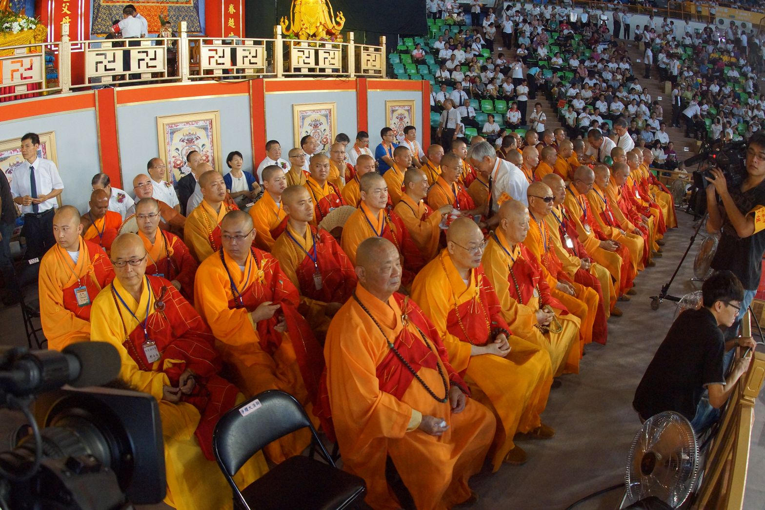 大會開始（上）──介紹大會導師、主壇和尚、主壇和尚尼